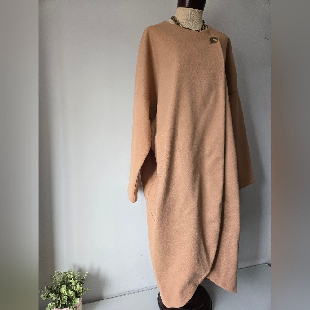 Suzanne Betro Camel Draped Long Lightweight Coat. Size 1X - Picture 2 of 13